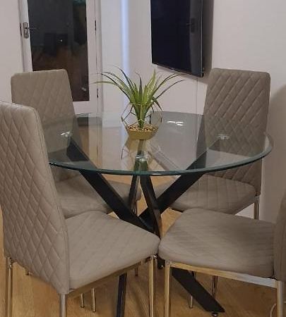 Lovely 2 Bedroom Flat With Free Parking New Southgate Екстер'єр фото