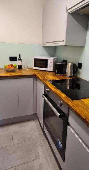 Lovely 2 Bedroom Flat With Free Parking New Southgate Екстер'єр фото