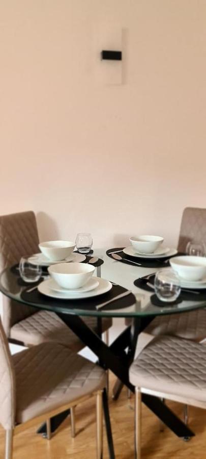 Lovely 2 Bedroom Flat With Free Parking New Southgate Екстер'єр фото